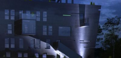 elewacja zachodnia nocą / west elevation by night.