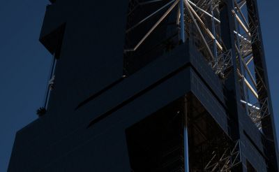 ZENGA HooZAR - widok od podnóża na tarasy galerii handlowej / a view of the shopping center terraces from below.