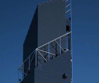 ostatnie piętra z ogrodem botanicznym i centrum rozrywki skomunikowane szybkimi windami / the top with entertainment center in botanic garden communicated with fast outer lifts.