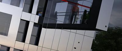 fragment elewacji czołowej / frontal elevation details.